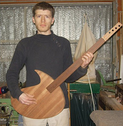 Olivier Chevoppe, luthier, exposera au Salon de guitare de Montréal 2012