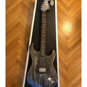 Vends Fender Stratocaster Tom Delonge custom