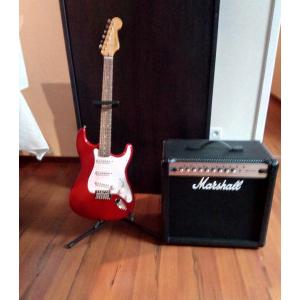 SQUIER STRATOCASTER BY FENDER et ampli MARSHALL MG50CFX,