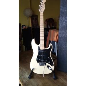 Fender Stratocaster Lite Ash édition spécial