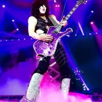 Ibanez et Paul Stanley voient la vie en rose
