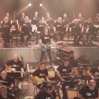 1ère vidéo des 50 guitaristes réunis sur 1 morceau