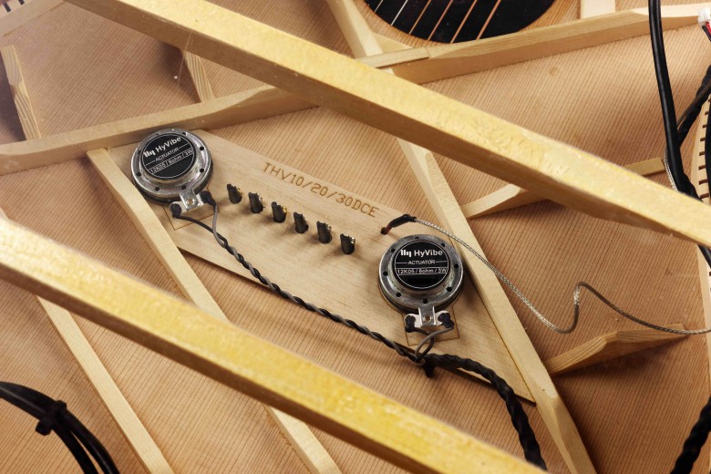 Diantre! Fichtre! Morbleu!! La Lag Hyvibe. Serait-ce l'avenir? - Page 2 Inside%20HyVibe%20Guitar