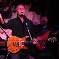 Le frère de Sylvester Stallone lance sa marque de guitares