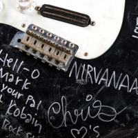 Une Strat cassée par Kurt Cobain aux enchères