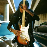 Steve Lacy conçoit un modèle signature bien délirant chez Fender