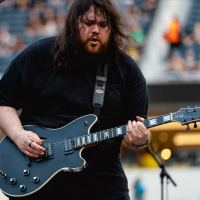 [Mise à jour] EVH se lance dans la semi-hollow avec son premier design original, la SA-126