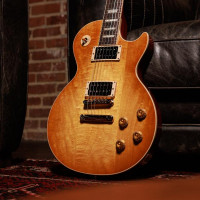 Gibson rend hommage à la Les Paul principale de Slash sur scène avec la Jessica