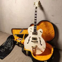 Billy Duffy a une nouvelle Gretsch White Falcon signature