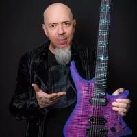 Strandberg sort un modèle signature pour le claviériste Jordan Rudess