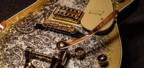 Gretsch sort la guitare la plus flashy de son histoire avec la Gold Paisley Penguin