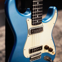 Ariel Posen signe sa Stratocaster au Custom Shop de Fender