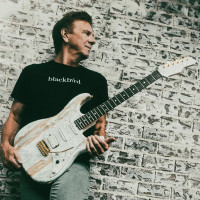 James Tyler et Dann Huff fêtent leur lien de longue date avec la Studio Elite HDX signature