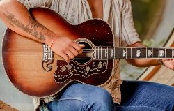 Gibson ajoute cinq acoustiques légèrement vieillies à sa gamme Murphy Lab