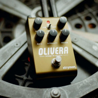 Strymon met un delay à l'huile dans un processeur avec la Olivera