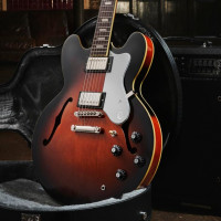 Epiphone sort deux modèles pour les autres guitaristes d'Oasis, Bonehead et Germ Archer