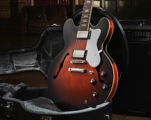 Epiphone sort deux modèles pour les autres guitaristes d'Oasis, Bonehead et Germ Archer