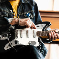 Johnny Marr remet le couvert avec une nouvelle Fender Jaguar signature