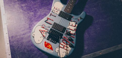 Fender a cloné la guitare la plus culte de Tom Morello, la Arm The Homeless