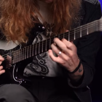 Nick Johnston penche du côté du metal pour sa nouvelle Schecter signature