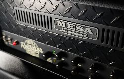 Mesa/Boogie fait dans la très grosse puissance avec la 90s Triple Rectifier Solo Head