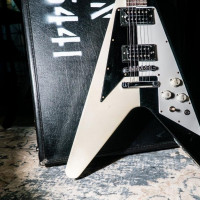 Gibson Custom sort une réplique d'une des Flying V les plus influentes