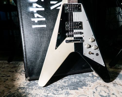 Gibson Custom sort une réplique d'une des Flying V les plus influentes