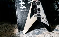 Gibson Custom sort une réplique d'une des Flying V les plus influentes