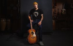 Taylor et Ben Harper ont conçu une Gold Label ensemble