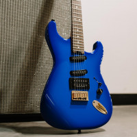 Charvel relance la Blue Burst de Jake E. Lee, les années 80 au goût du jour