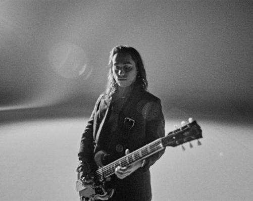 Le guitariste de Greta Van Fleet bloque le vibrato Sideways pour sa SG signature