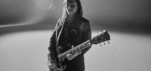 Le guitariste de Greta Van Fleet bloque le vibrato Sideways pour sa SG signature