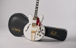 Epiphone rend hommage à un monument du rock progressif avec la Alex Lifeson ES-355