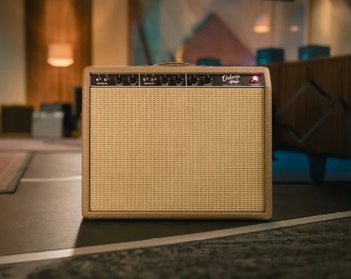 Fender '62 Deluxe Amp, 2 variations de sonorités historiques à portée de doigts, servies dans un bel écrin
