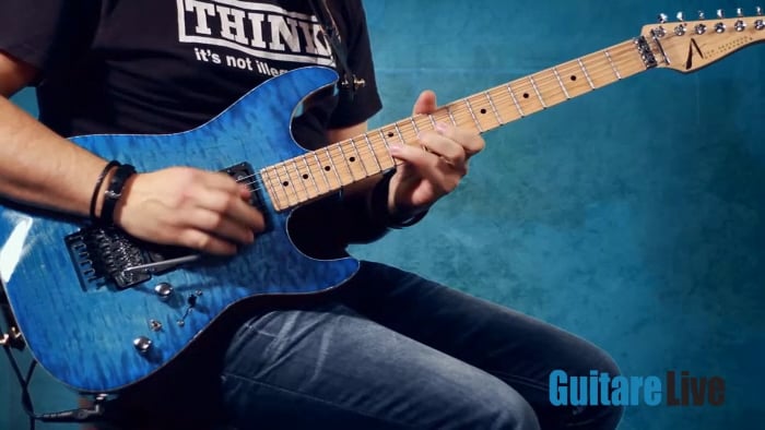 En utilisant les gammes diatonique et mineure harmonique