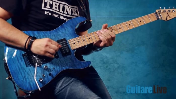 En utilisant la gamme pentatonique / gamme de blues