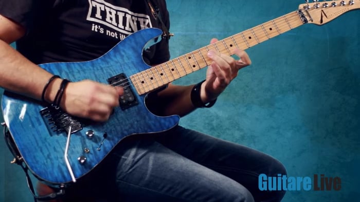 En utilisant les arpèges