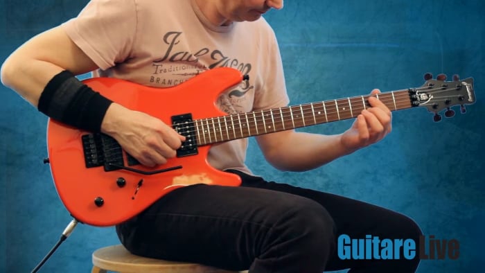 A min penta en tierces en slide sur corde Si