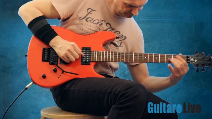 A min penta en tierces en slide sur corde Sol