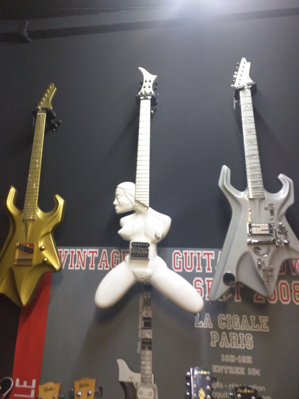 bla-bla-et-guitare-guitarfail-221533.png