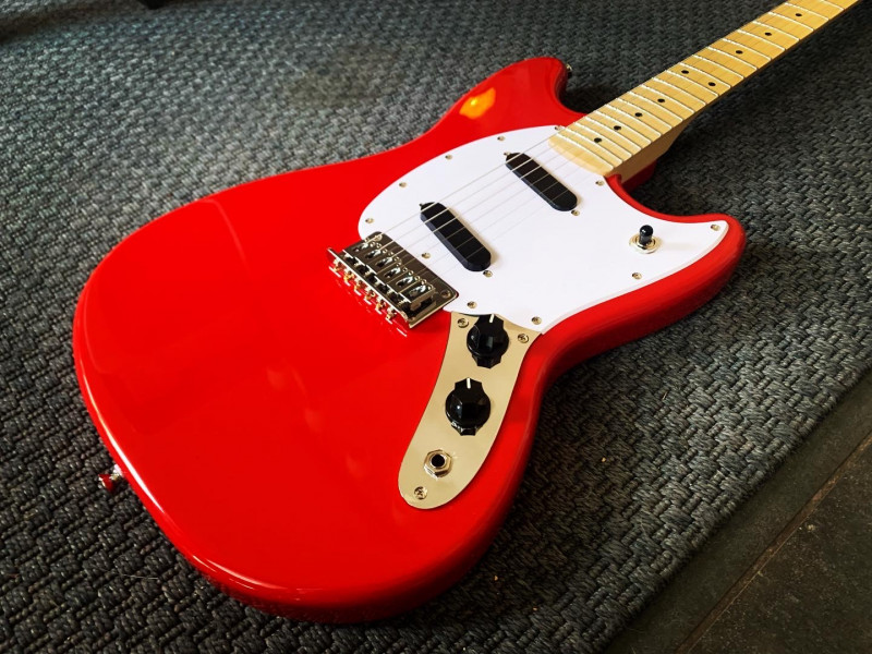 Avis, Test de la guitare Squier Sonic Strat HT Torino Red